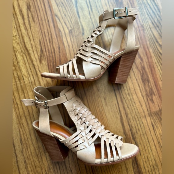 Leather Gianni Bini Hart Breaker Heels - Picture 1 of 15